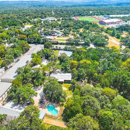 Wimberley Log Cabins Resort And Suites- The Oak Lodge Eksteriør bilde