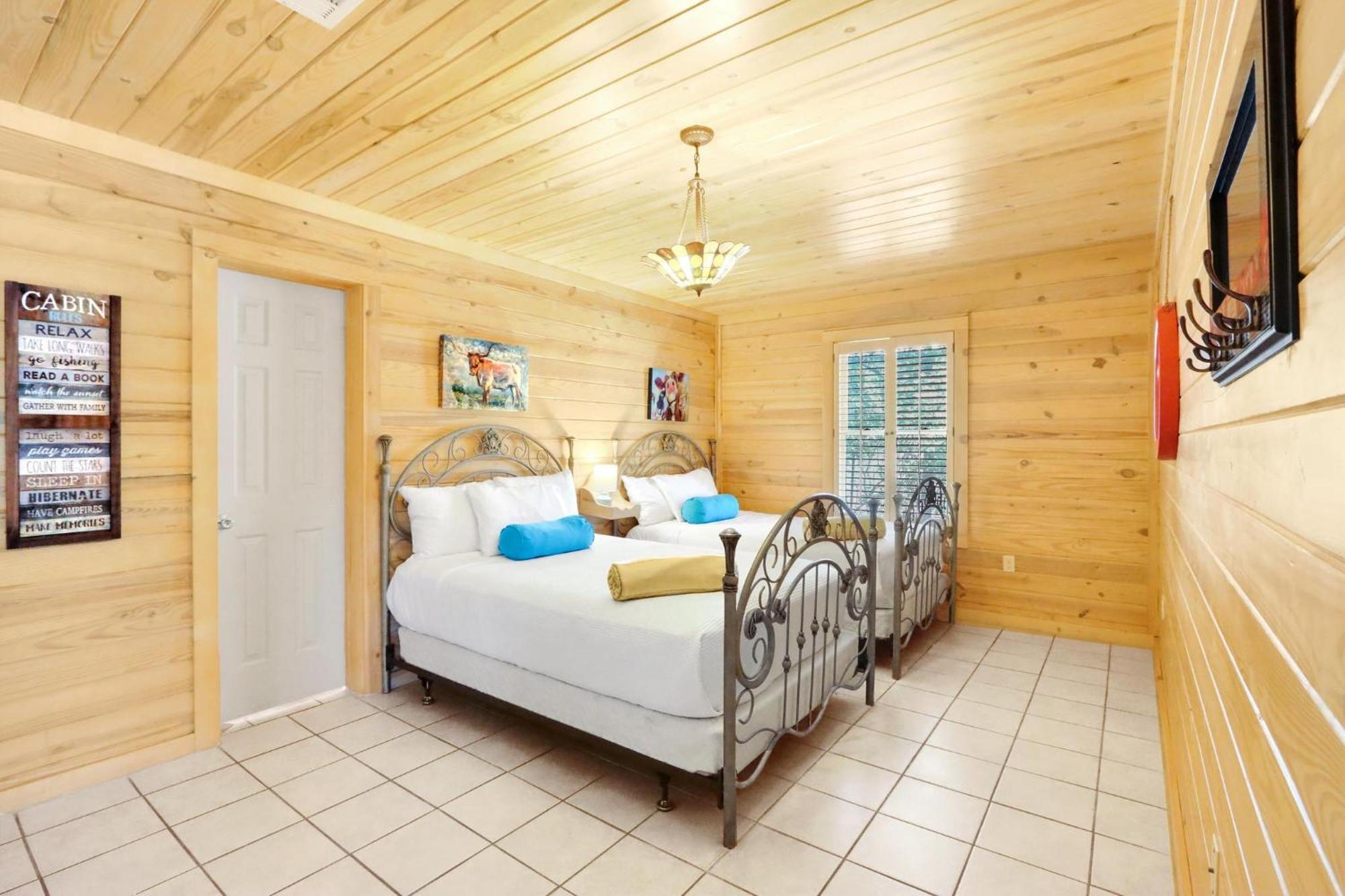 Wimberley Log Cabins Resort And Suites- The Oak Lodge Eksteriør bilde