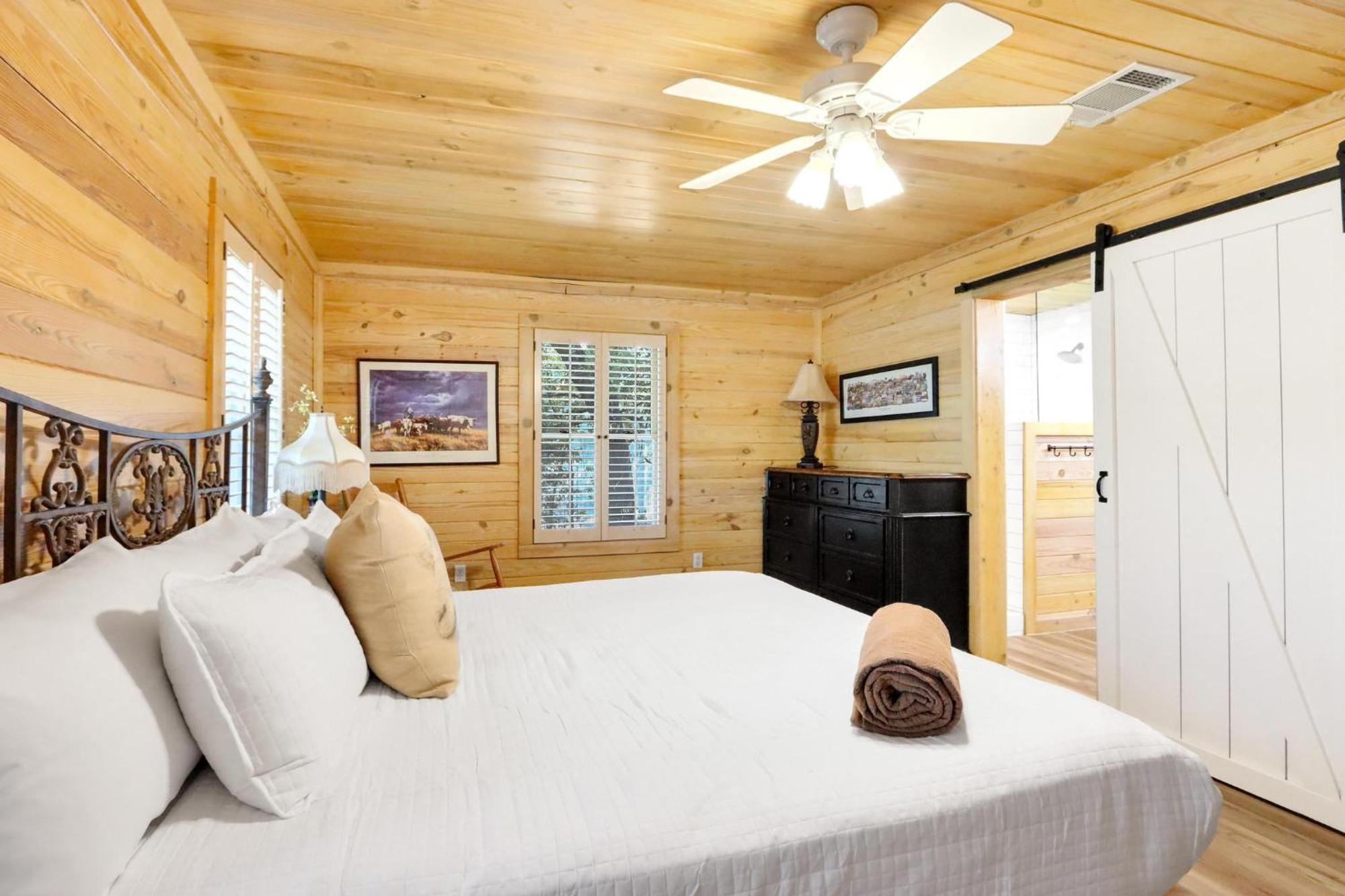 Wimberley Log Cabins Resort And Suites- The Oak Lodge Eksteriør bilde