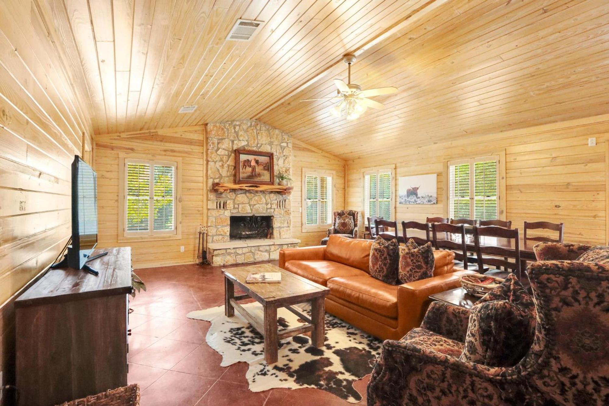 Wimberley Log Cabins Resort And Suites- The Oak Lodge Eksteriør bilde