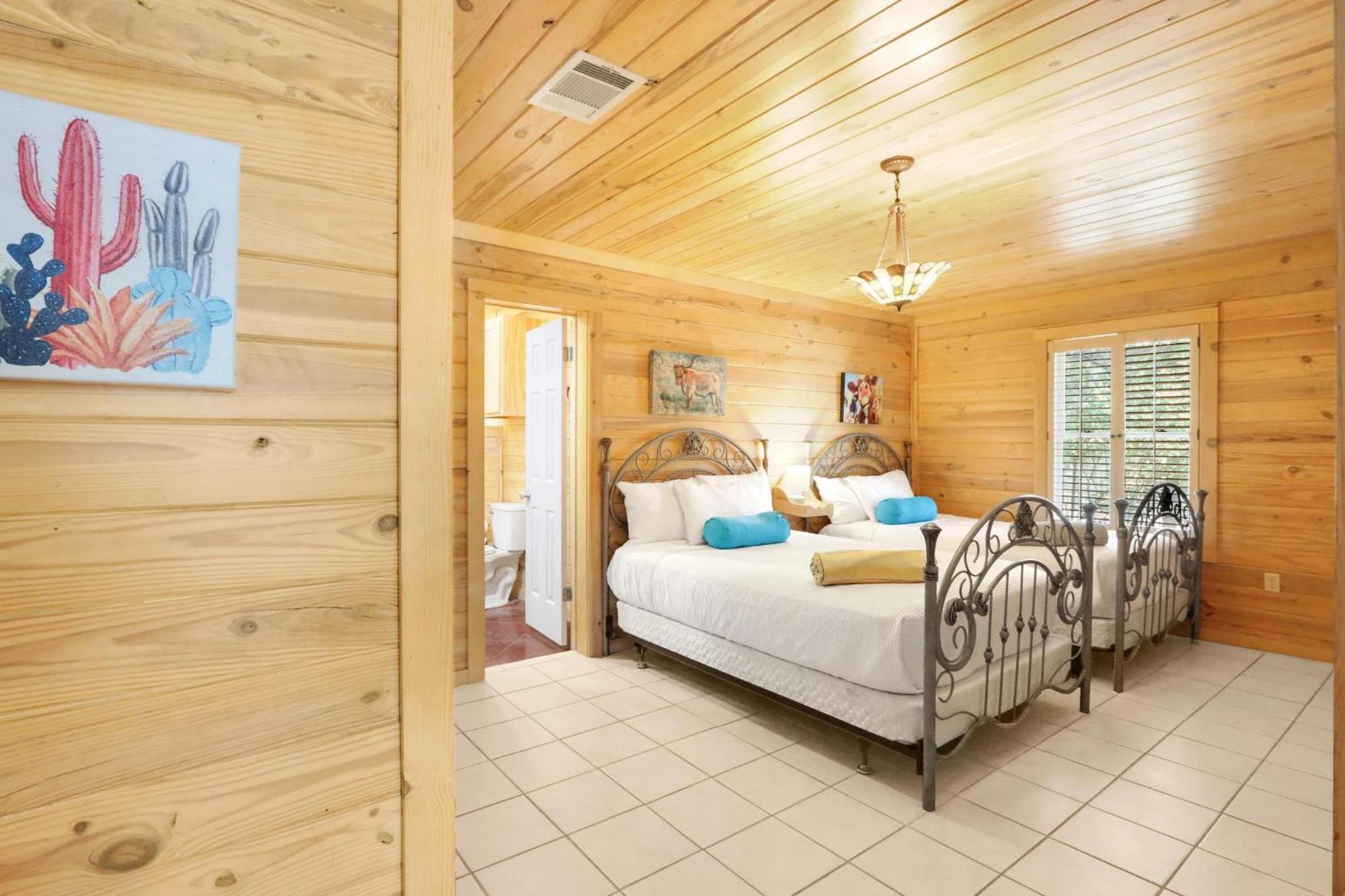 Wimberley Log Cabins Resort And Suites- The Oak Lodge Eksteriør bilde