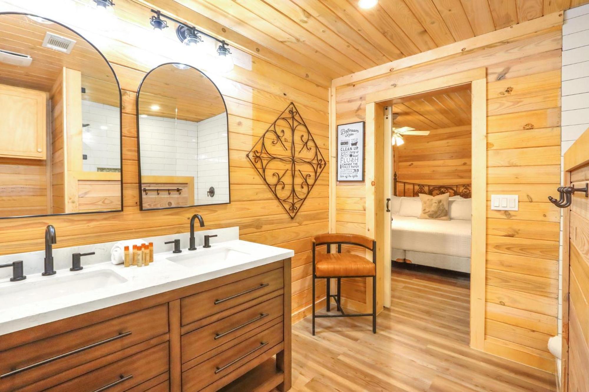 Wimberley Log Cabins Resort And Suites- The Oak Lodge Eksteriør bilde