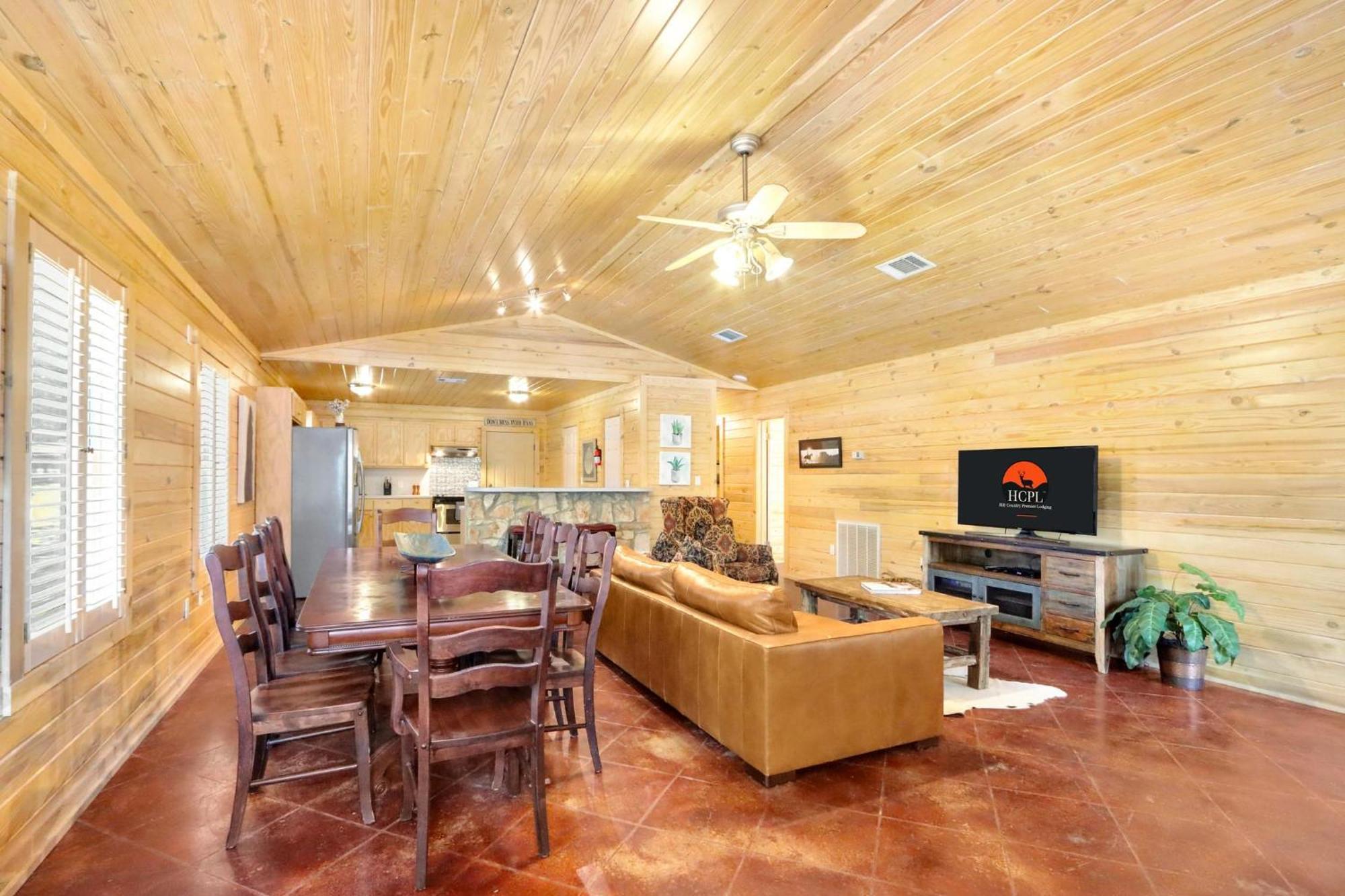 Wimberley Log Cabins Resort And Suites- The Oak Lodge Eksteriør bilde