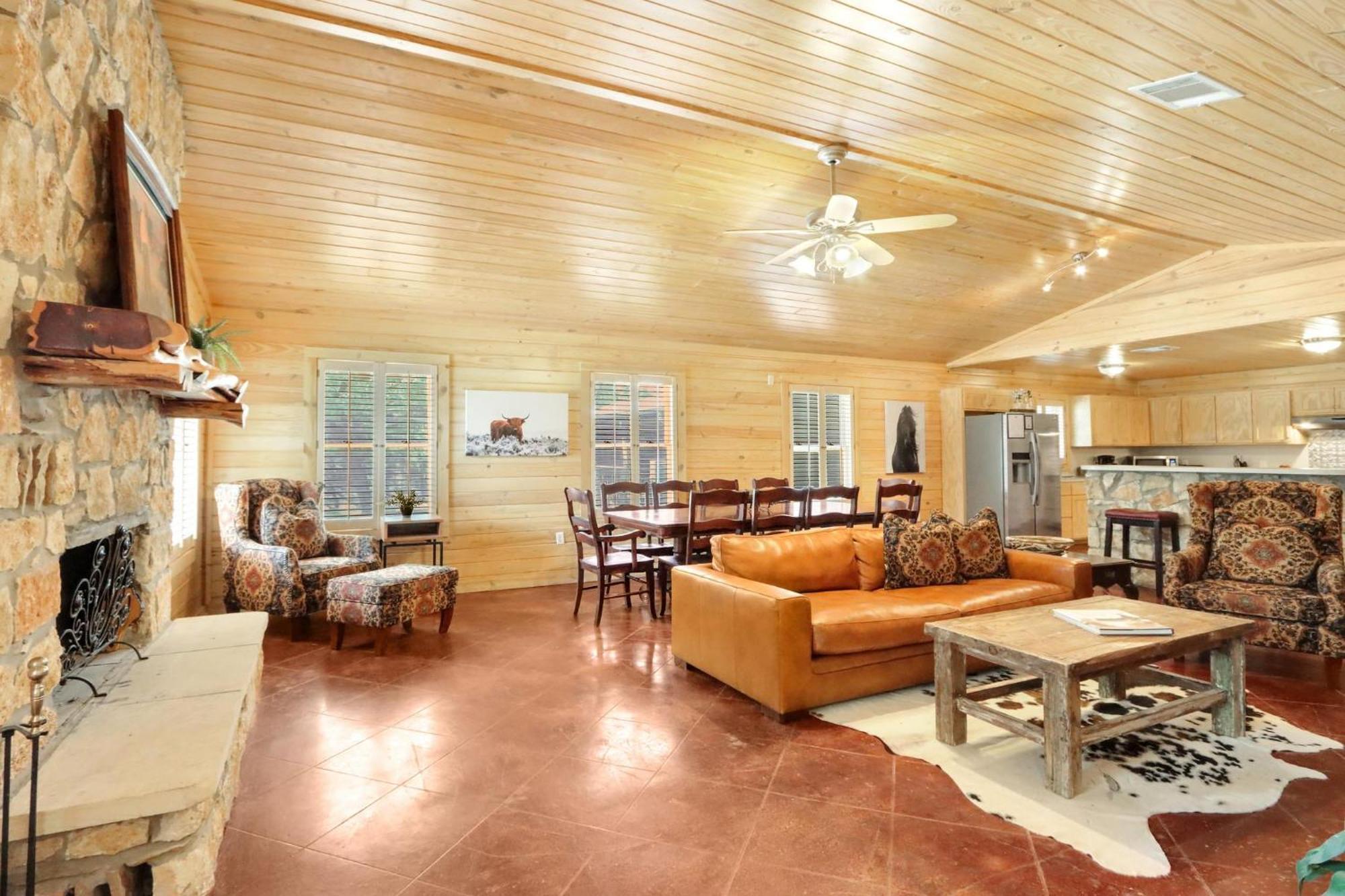 Wimberley Log Cabins Resort And Suites- The Oak Lodge Eksteriør bilde