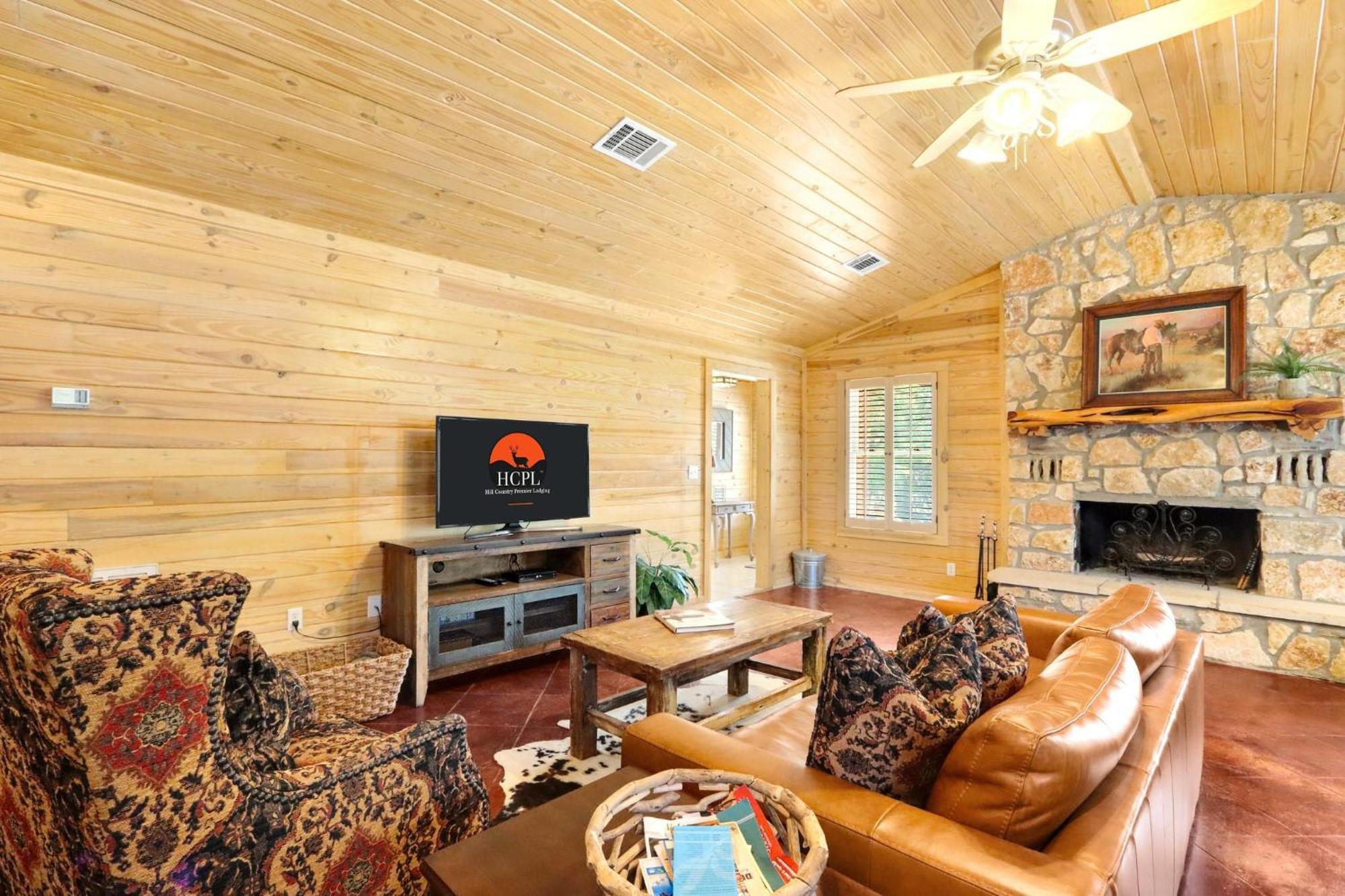 Wimberley Log Cabins Resort And Suites- The Oak Lodge Eksteriør bilde