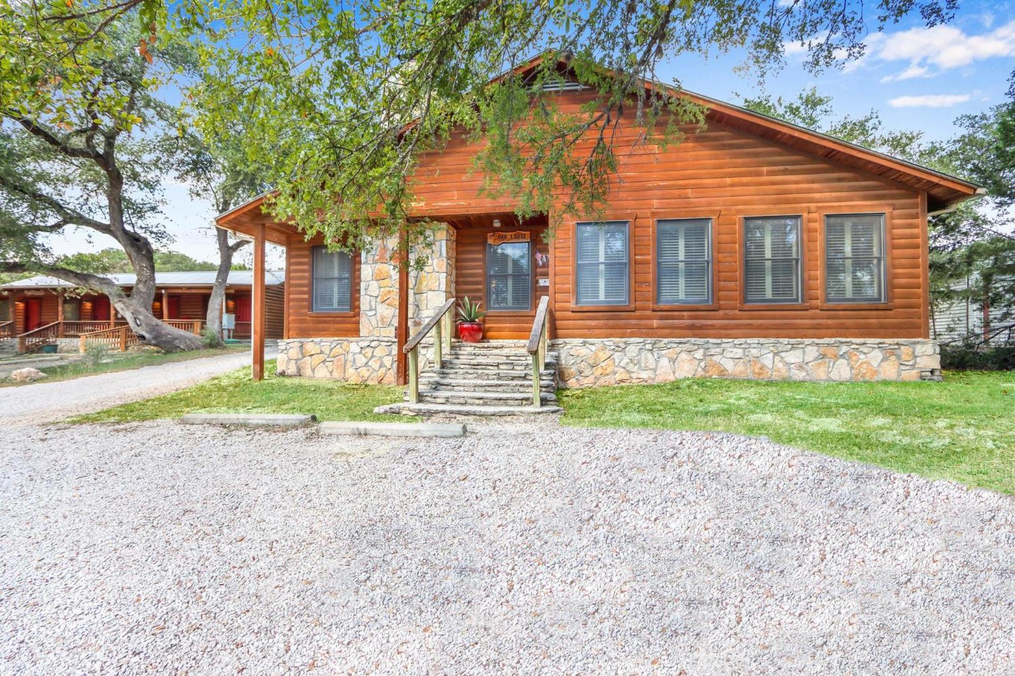 Wimberley Log Cabins Resort And Suites- The Oak Lodge Eksteriør bilde