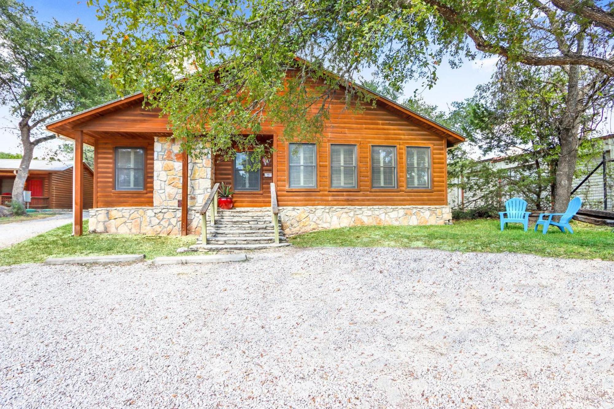 Wimberley Log Cabins Resort And Suites- The Oak Lodge Eksteriør bilde