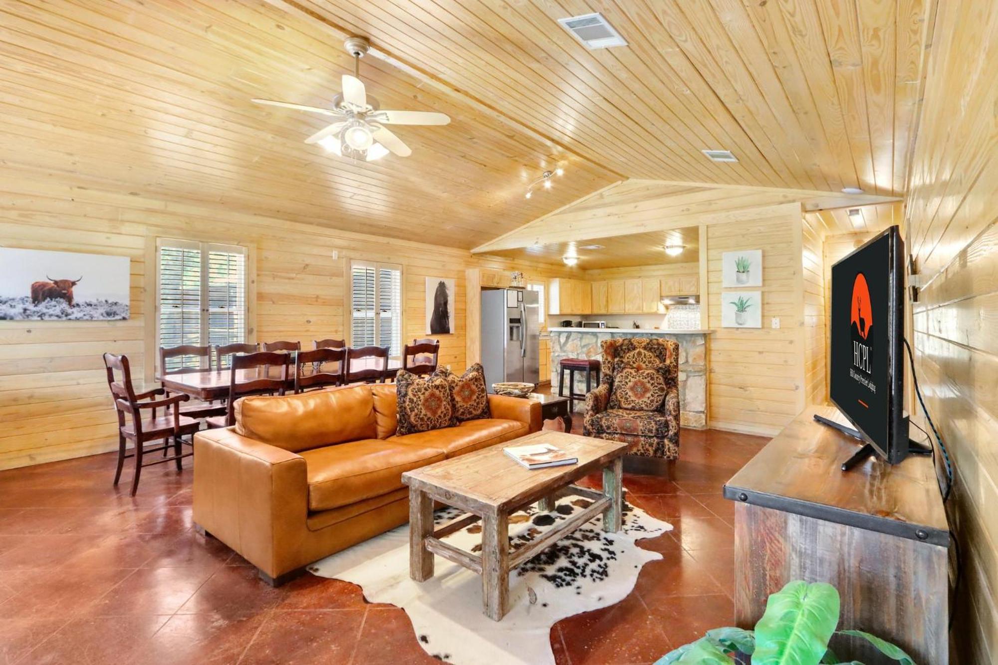 Wimberley Log Cabins Resort And Suites- The Oak Lodge Eksteriør bilde