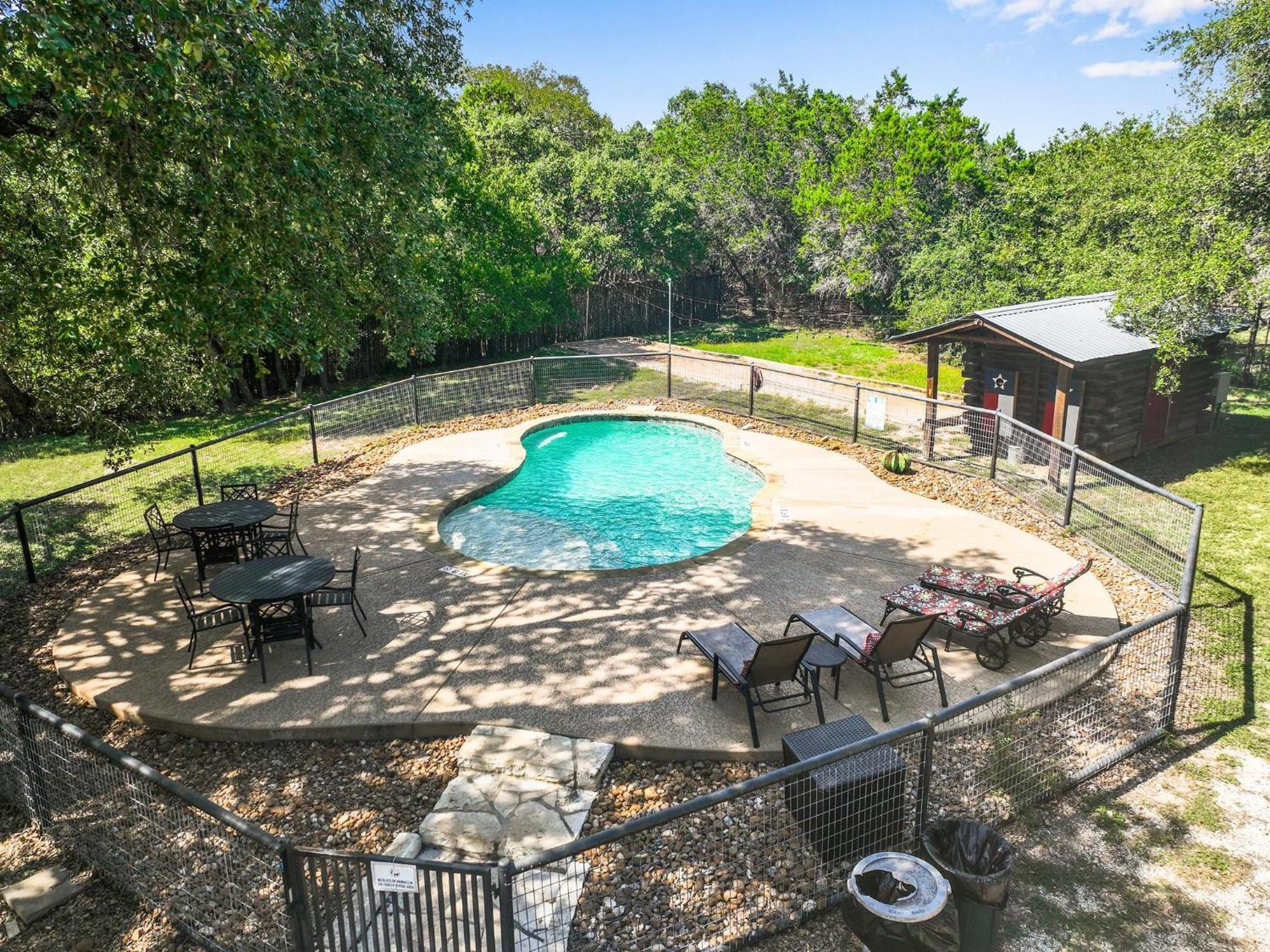 Wimberley Log Cabins Resort And Suites- The Oak Lodge Eksteriør bilde