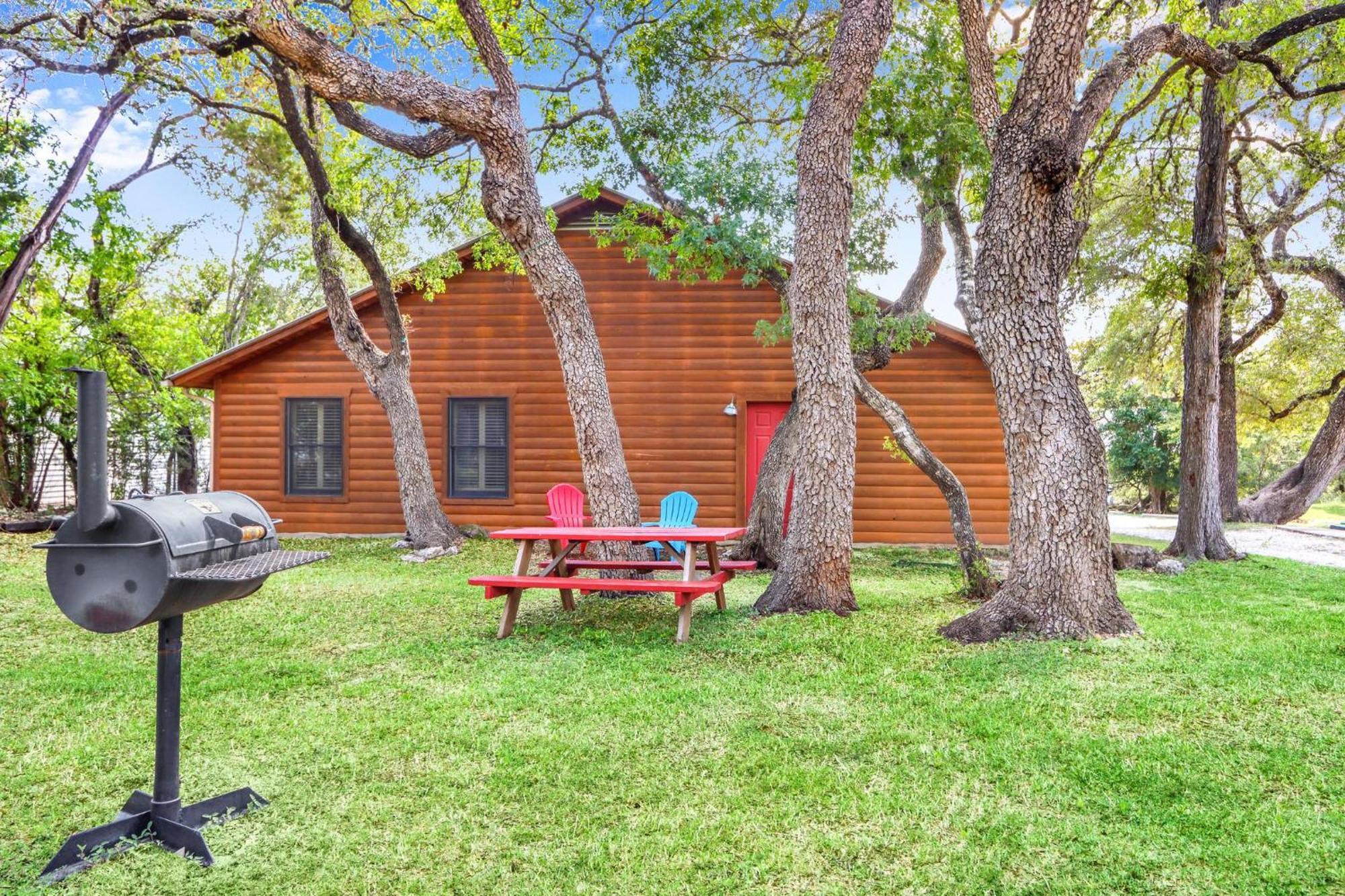 Wimberley Log Cabins Resort And Suites- The Oak Lodge Eksteriør bilde