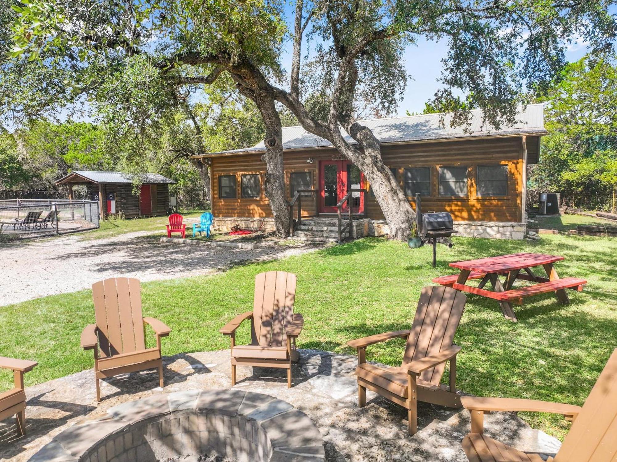 Wimberley Log Cabins Resort And Suites- The Oak Lodge Eksteriør bilde